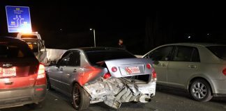 Velocidad halto a causa accidente entre tres auto ariba Watty Vos Boulevard