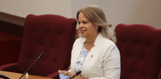 ORA UN PAIS BUSCA AYUDO, E TA UN PAIS FUERTE DEN TUR SENTIDO DI PALABRA