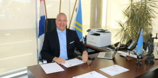 Un soño di Minister Andin Bikker a bira realidad: Academia pa trahamento di Ley a produci prome grupo di graduado