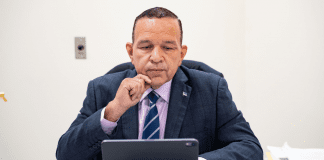 Parlamentario Endy Croes: Haragannan di 24 ora.com ta den ansha Plaka no ta core mas manera antes y ta chupando tur caminda den forma di desesperacion