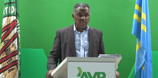 Parlamentario Dowers a ataca huez!