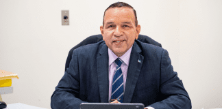 Parlamentario Endy Croes: Robert Candelaria a bay den Winterslaap, mientras e sospechoso principal Benny Sevinger ta cobrando salario di Parlamentario