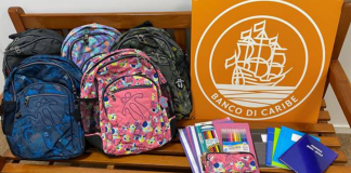 Banco di Caribe ta haci donacion di tas di scol y articulo na Música Por Educación