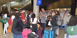 Di dos grupo di studiantenan a yega bon Hulanda