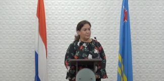 No ta bay baby-sit mas!! Tur hende: Bay vacuna!