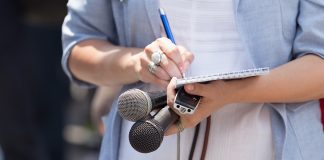 Algun prensa a degenera, birando prostituta di partido politico pa placa y poder