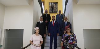 PROME MINISTER TA DESEA TUR PARLAMENTARIO EXITO DEN AÑA PARLAMENTARIO NOBO