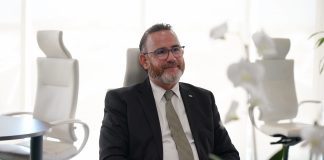 A realisa traspaso oficial di Ministerio di energia pa Minister Glenbert Croes