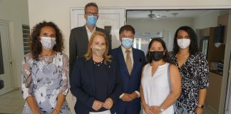 Prome Minister Evelyn Wever-Croes presente na e apertura di localidad nobo na Centro di Cuido Ambiente Feliz