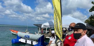 MINISTER ENDY CROES A HACI ENTREGA DI PREMIO NA COMPETENCIA DI LANDAMENTO ABIERTO ORGANISA PA ARUBA DOLPHINS.