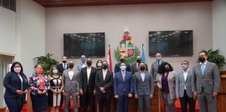 PARLAMENTARIONAN A RETIRA COMO PARLAMENTARIO PA HURAMENTA COMO MINISTER DI GABINETE WEVER-CROES II