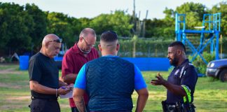 Aruba awor tin dos keurmeester oficial pa certifica K-9