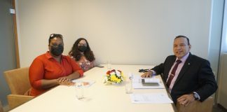 Minister di Enseñansa y Deporte Endy Croes riba promer dia di trabou a ricibi sindicato SIMAR