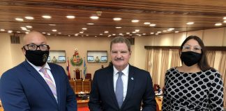 AVP ta propone ayudo financiero pa muchanan cu handicap bou di 16 aña