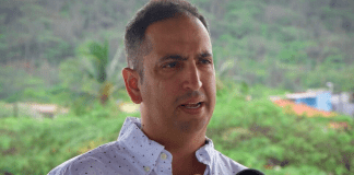 Minister Oduber ta contesta FLPD