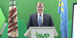 Mike Eman ta manipula cu Cifras Y troce Informacion