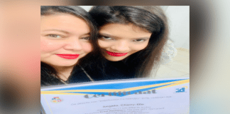 Cheryl Angela-Croes : un mama orguyoso di Ensenansa Pa Empleo a yuda su yui gradua pa un curso