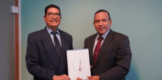 Diahuebs atardi proximo minister Endy Croes ricibi e ministerio di enseñansa for di Minister Rudy Lampe