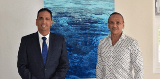 Minister Dangui Oduber a reuni cu Sr. Jacobs director di AZV