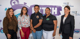 Aruba Bank ta sponsor 3 proyecto di PITCH TIME