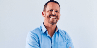 Drama Queen! Miguel Mansur ta parlamentario sin sosten di voto