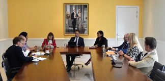 Minister Dangui Oduber a reuni cu e secretaris general di Volkgezodheids Welzijn en Sport