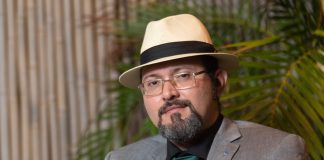 Rycond kier saca su rabia riba Directora di Censo, di a dune su retiro na Universidad