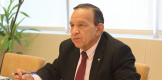 Minister di Enseñansa & Deporte Endy Croes a Reuni cu Emma School