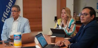 Prome Minister y Minister Arends a ricibi presentacion di DOW tocante RWZI