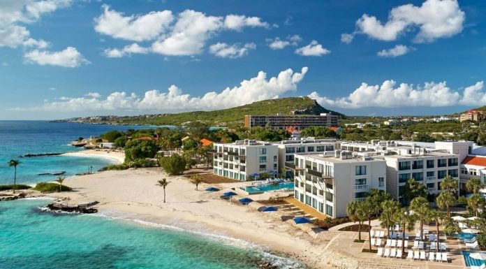 Na Corsou Corte di prome instancia a dicta sentensia den caso di accesibilidad al público den playa di hotel