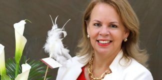 Como pais nos mester inspira cada mucha muhe pa ta e miho cu e por ta y pa no laga nada strob’e di su meta