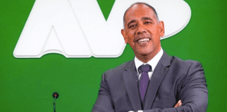 Benny (AVP) y su cartel di tereno lo ta dilanti mesa berde na Januari 2022