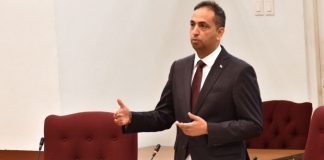 Parlamento a aproba e ley di beperking tabaksproducten unanimamente.