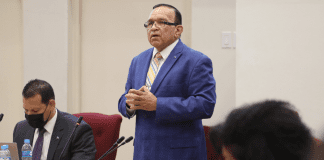 MINISTER DI ENSEÑANSA ENDY CROES A ACLAREA PREGUNTANAN HACI NA SU PERSONA