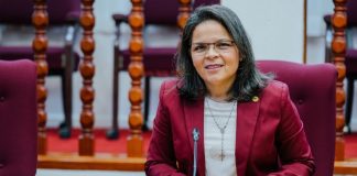 “Durante reunion publico riba presupuesto di DOW a introduci un mocion pa iluminacion banda di vivienda di clientenan di Biba Bou Guia na Santa Cruz”