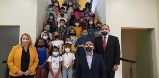 Minister di enseñansa y Deporte Endy Croes ta Felicita e ganadornan di e Concurso di Pintamento “Stima Bo Cacho’ 2021