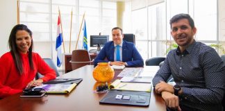 Minister Mr. Geoffrey Wever teniendo varios reunion cu stakeholders di sector comercial pa intercambia di idea y pa scucha nan preocupacion y deseonan.