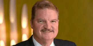 Mike Eman ta mescos cu “Dead man don’t talk”