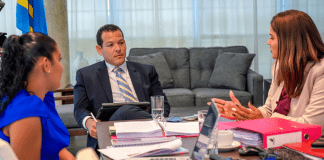 Minister Rocco Tjon a ricibi informacion di nulmeting haci riba tema di KINDEROPVANG.