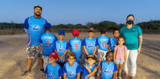 Cu sosten di Aruba Bank, Blue Marlins Aruba ta estrena uniform nobo