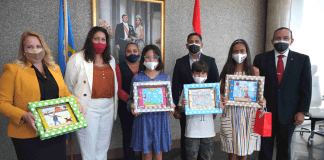 Gobierno a entrega Premio na Ganadornan di Concurso di Pintamento “Stima Bo Cacho”