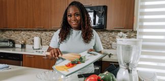 Aruba Bank ta reconoce su empleado superior pa luna di september