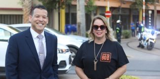 Minister Di Husticia y Asuntonan Social Rocco Tjon a uni su mes na e marcha di Dia Nacional contra Traficacion y Contrabanda di hende