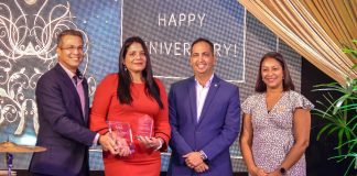 Minister Dangui Oduber a duna reconocimento na 28 empleado di Divi Resort riba nan Aniversario