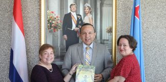 Minister Endy Croes a ricibi e Buki pa mucha titula “TA LOKE BO KIER TA!’