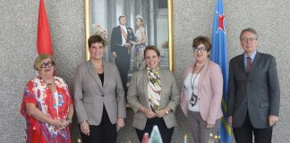 Prome Minister a reuni cu ex secretarionan di ministernan durante 35 aña cu pais tin status aparte