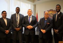 Minister di enseñansa y deporte Endy Croes a ricibi bishita y reuni cu representantenan di FIFA