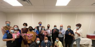 HOH cu despedida di ocho colega Ehemplar