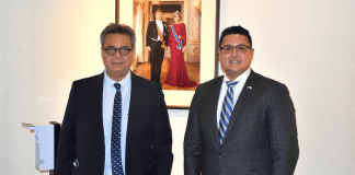 Embahador di Colombia cu bishita di cortesia na Minister Besaril