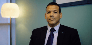 Minister Rocco Tjon a bishita tur e diferente localidadnan di Departamento di Asuntonan Social